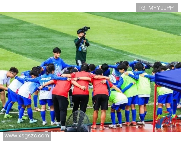 方潇潇足球之路：从青涩少女到绿茵场上的闪耀明星