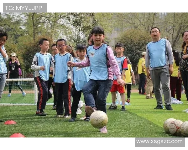 足球兔玩偶带你体验快乐足球时光，萌趣陪伴每一个运动瞬间